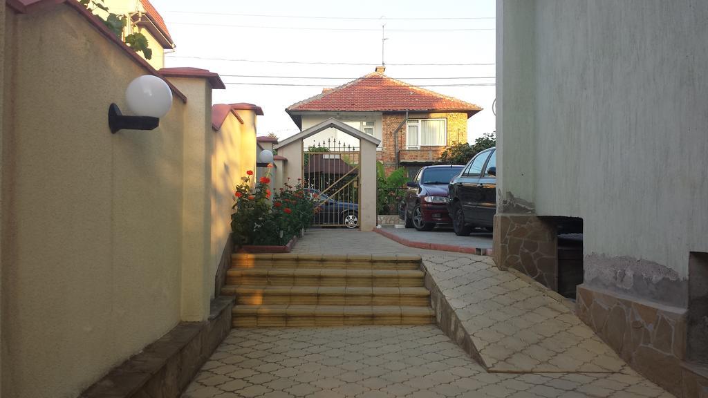 Guest House Markovi Ravda Luaran gambar